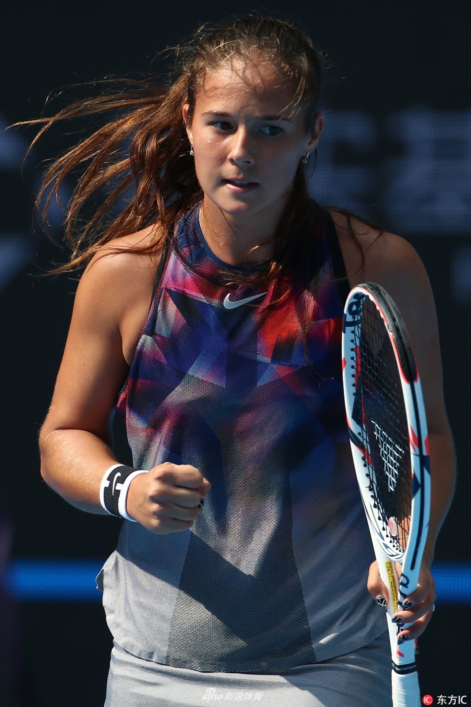 米西通过他 米西通过他