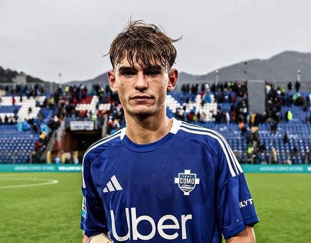 英超比赛中 英超比赛中